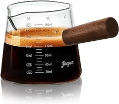 Guía práctica para usar un vaso medidor en la preparación de café